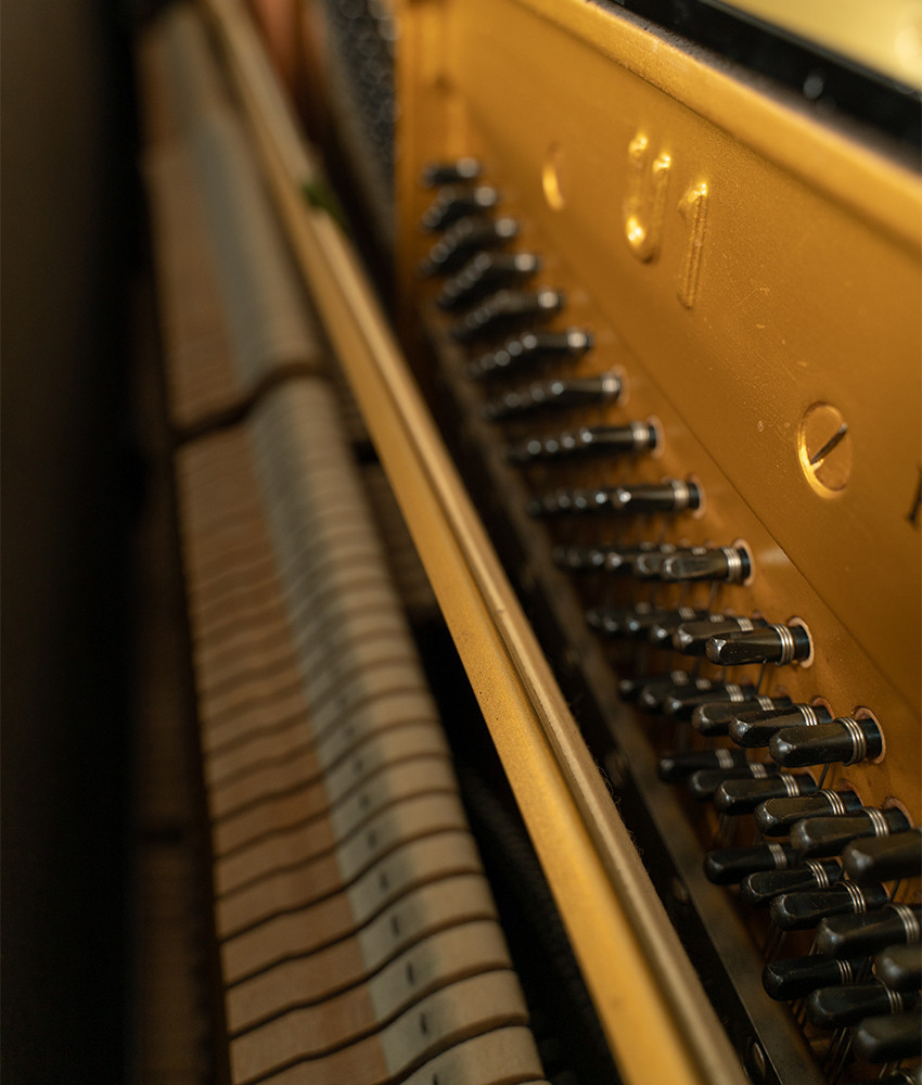 Yamaha 48 U1H Upright Piano Polished Ebony SN: 1952774